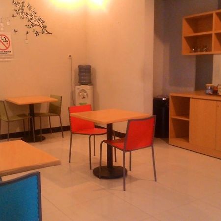 Swk 95 Hotel Surabaya Esterno foto
