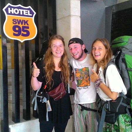 Swk 95 Hotel Surabaya Esterno foto