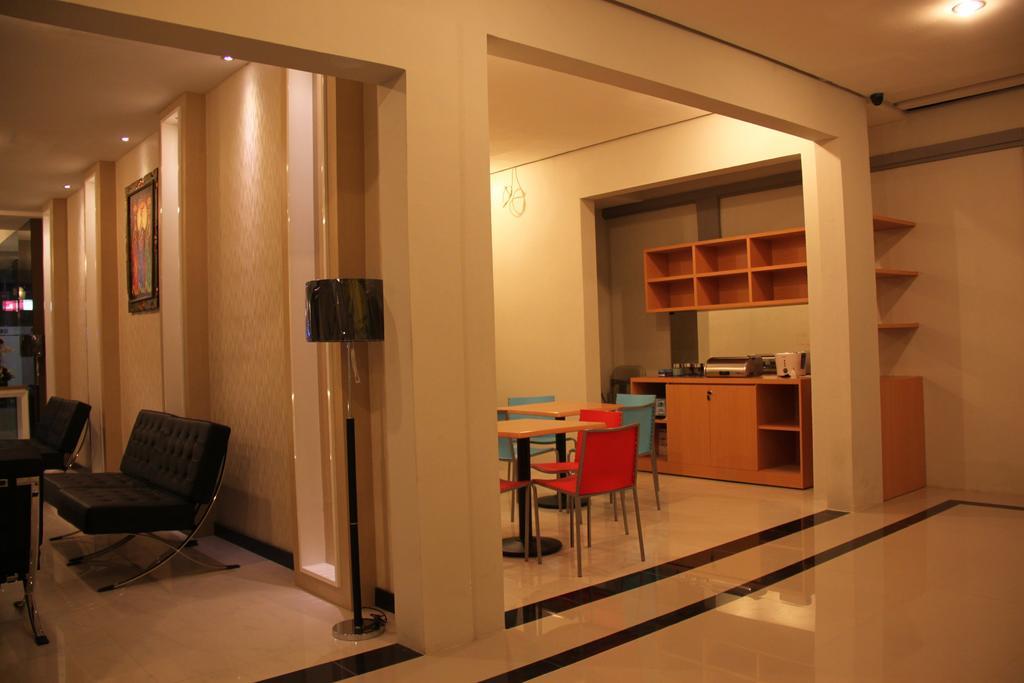 Swk 95 Hotel Surabaya Esterno foto