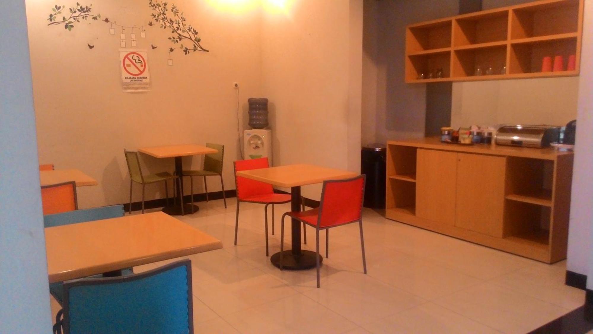 Swk 95 Hotel Surabaya Esterno foto