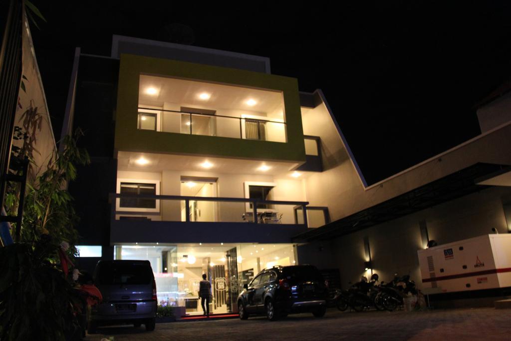 Swk 95 Hotel Surabaya Esterno foto