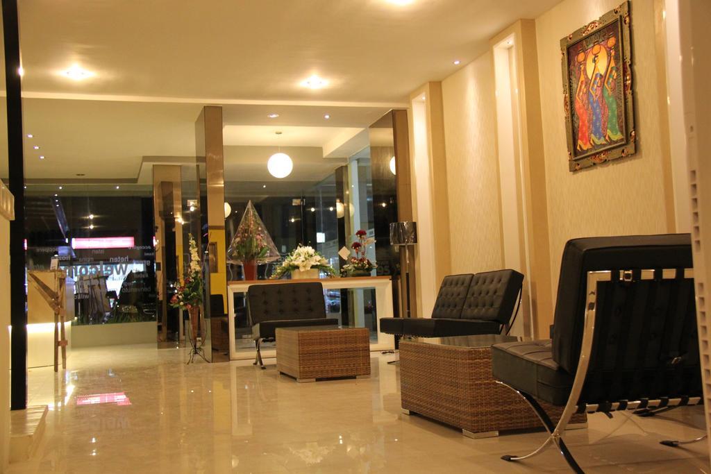 Swk 95 Hotel Surabaya Esterno foto