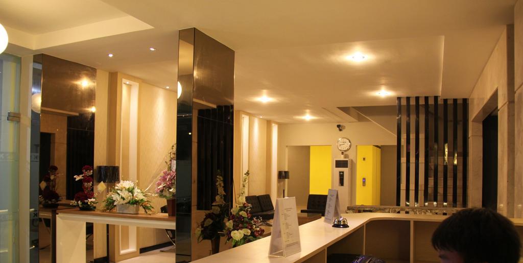 Swk 95 Hotel Surabaya Esterno foto