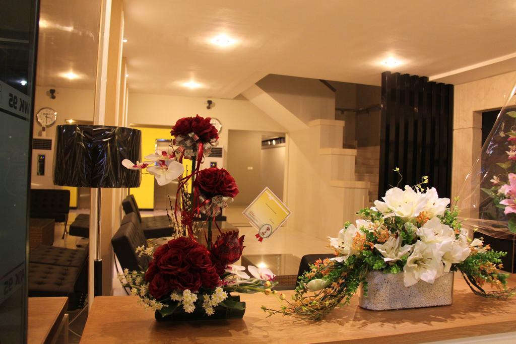 Swk 95 Hotel Surabaya Esterno foto