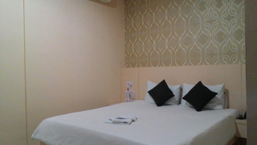 Swk 95 Hotel Surabaya Esterno foto