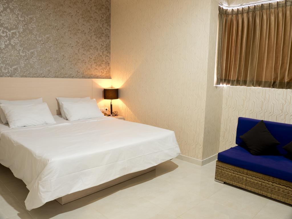 Swk 95 Hotel Surabaya Esterno foto