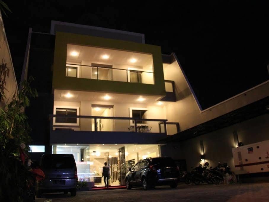 Swk 95 Hotel Surabaya Esterno foto
